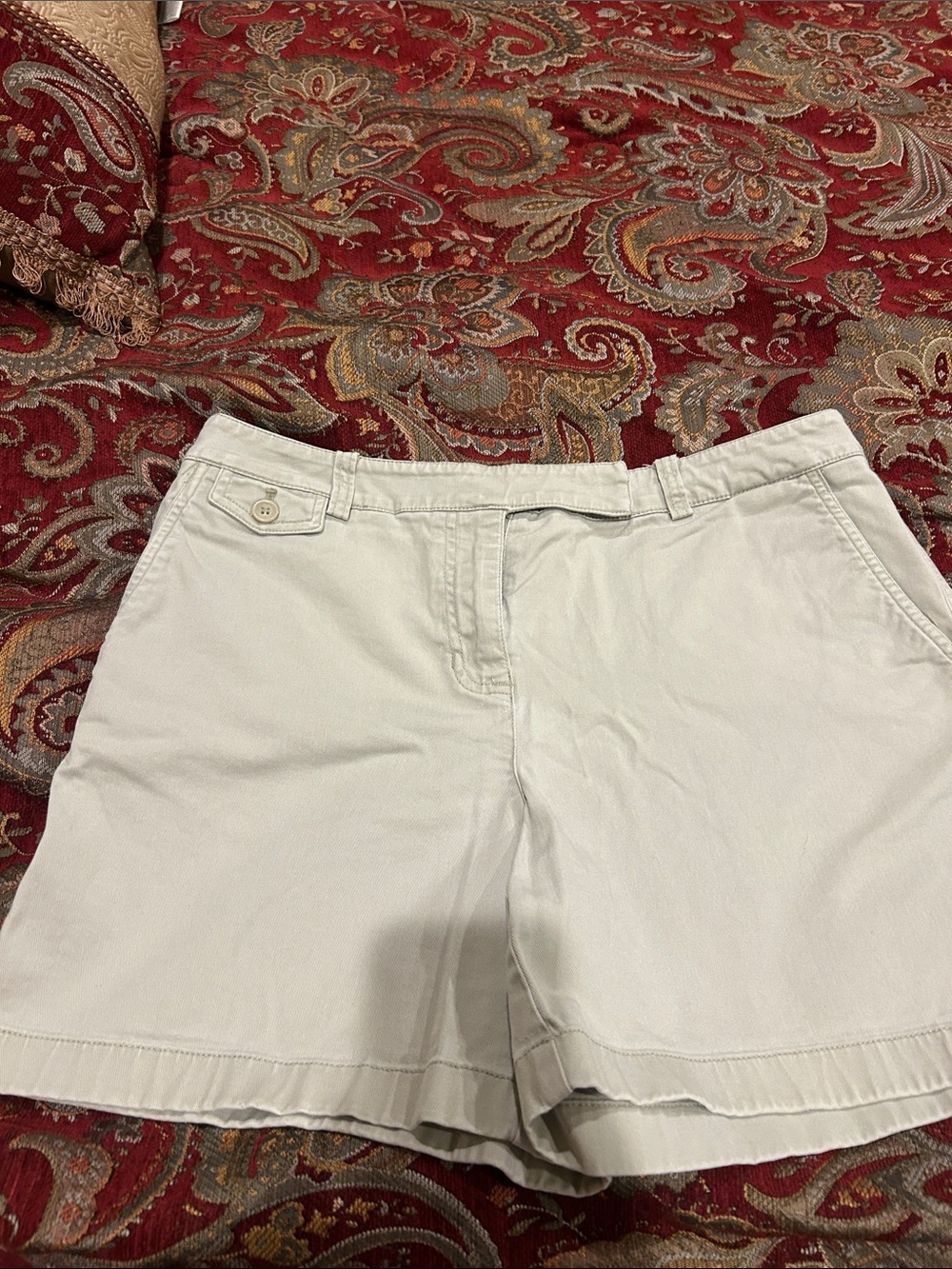 Jones New York Women's Light Cream Chino Shorts